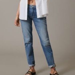 PILCRO MID-RISE SLIM BOYFRIEND JEANS